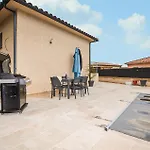 Spacieuse Avec Piscine