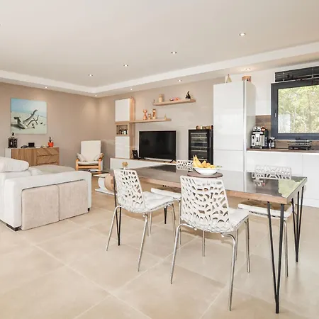 Vakantiehuis Spacieuse Avec Piscine Prunelli-di-Fiumorbo